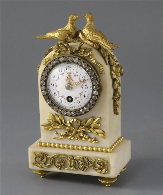 An early 20th century French ormolu mounted white marble desk timepiece, width 3.5in. depth 2.25in. height 6.26in